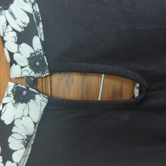 Elle Split Black Mock-Layer Collard Top Black Pink Floral Short Sleeve XL - Picture 8 of 10